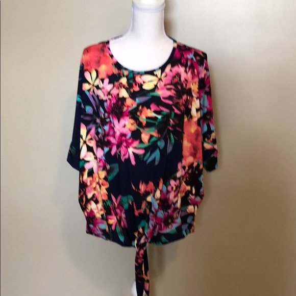 💚HOST PICK💚 PLUS SIZE Navy Floral Tie Hem Blouse - Picture 2 of 4